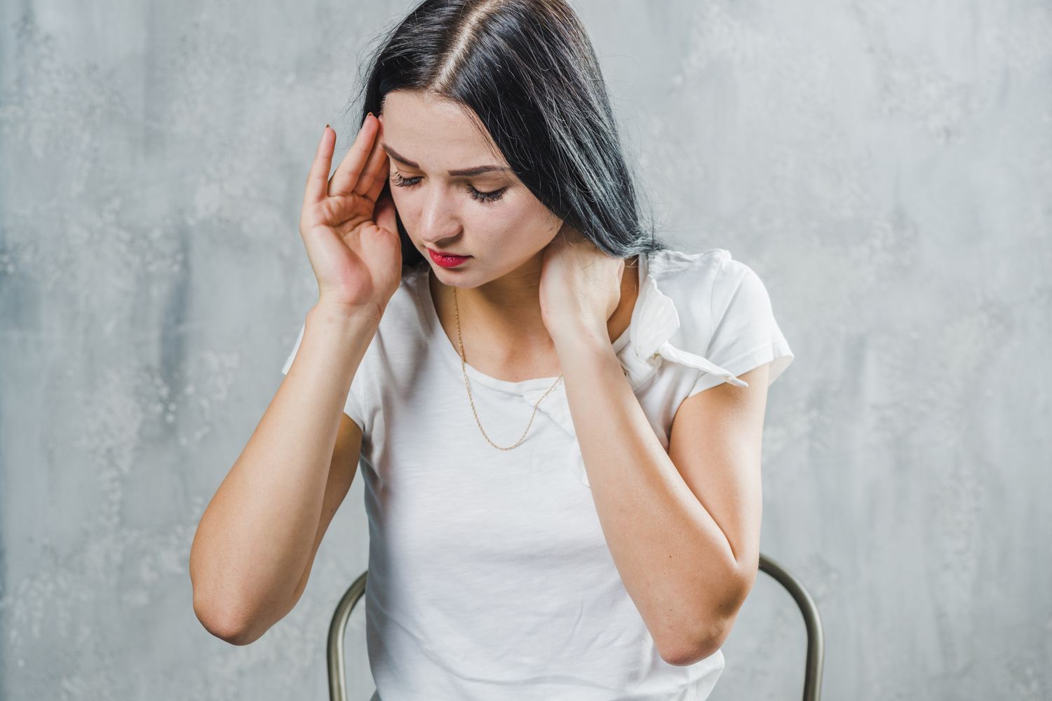 How to Prevent White or Gray Hair in Early Greying?